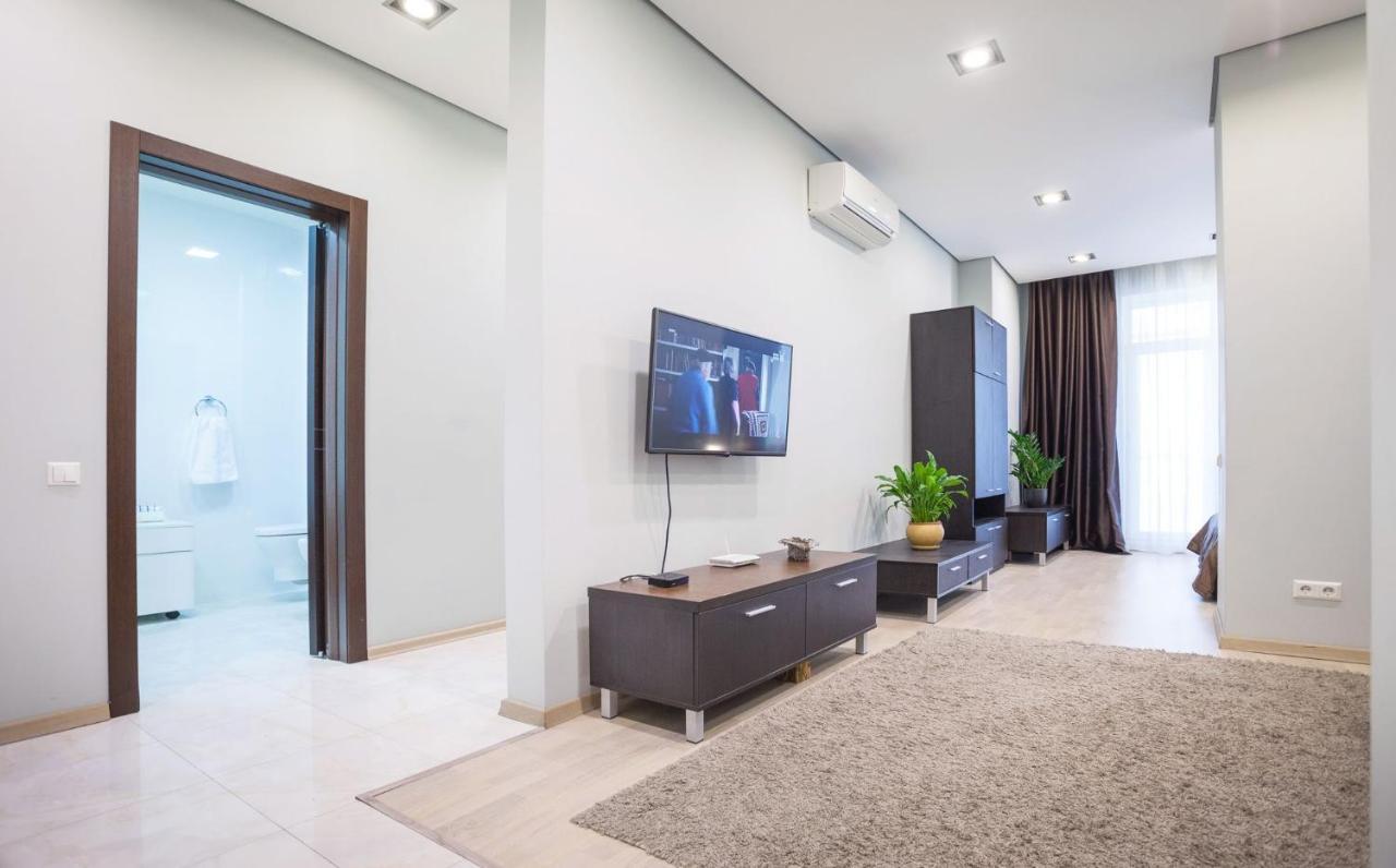 Navit Apartments With Breakfast, Near The Railway Station, The City Center And The Park Kyiv Exterior photo